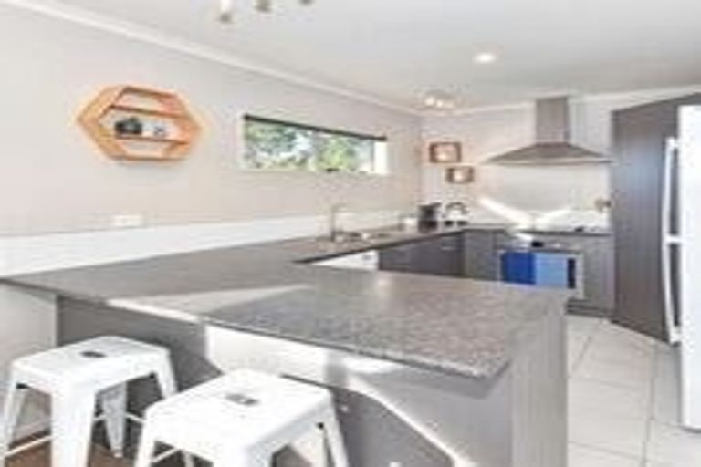 Photo of property in 9a Crispe Road, Clarks Beach, 2122