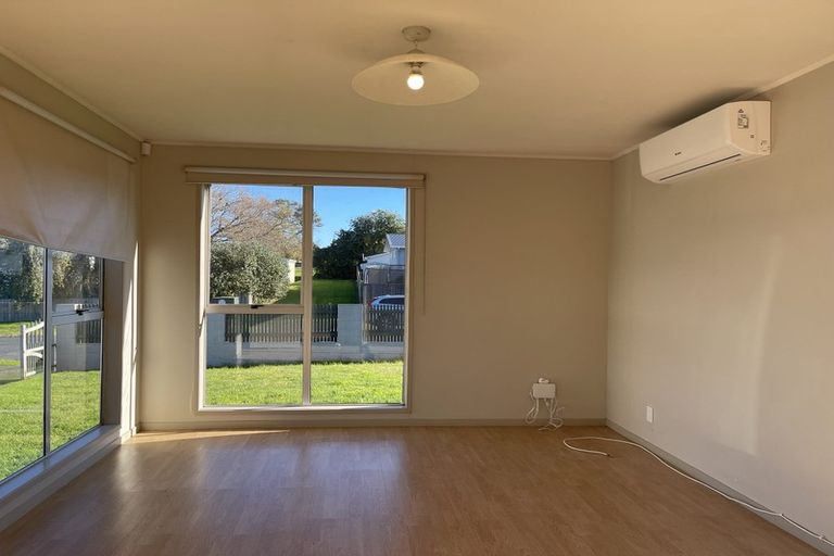 Photo of property in 13 Lisa Rise, Half Moon Bay, Auckland, 2012