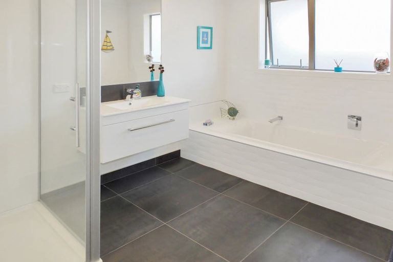 Photo of property in 10 Godwit Court, Foxton Beach, Foxton, 4815