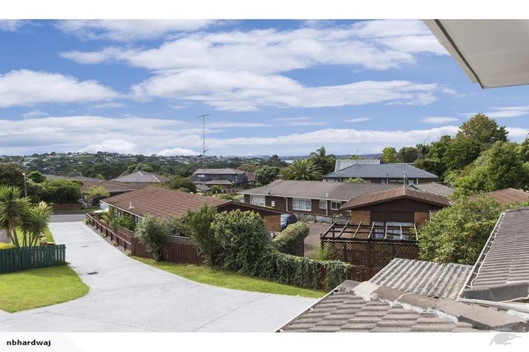 Photo of property in 1/5 Petrel Place, Massey, Auckland, 0614
