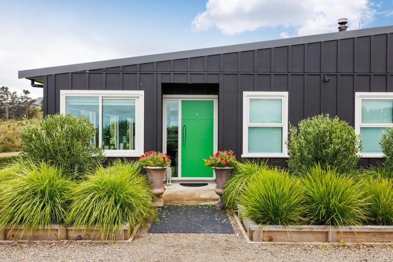 Photo of property in 165 Albert Road, Tokomaru, Palmerston North, 4474
