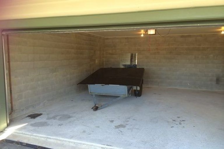 Photo of property in 4 Mitika Way, Strathmore Park, Wellington, 6022