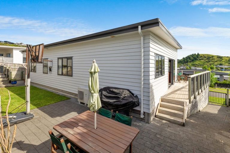 Photo of property in 17 Rochfort Crescent, Pyes Pa, Tauranga, 3112
