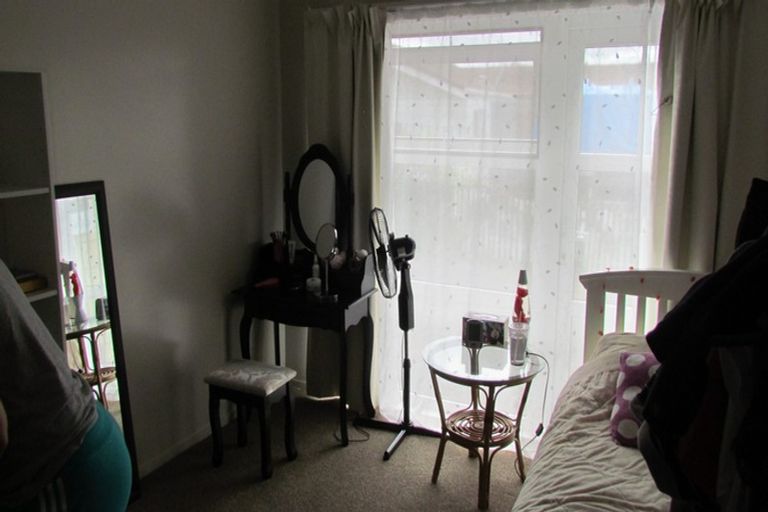 Photo of property in 1/20 Tetrarch Place, Totara Vale, Auckland, 0629