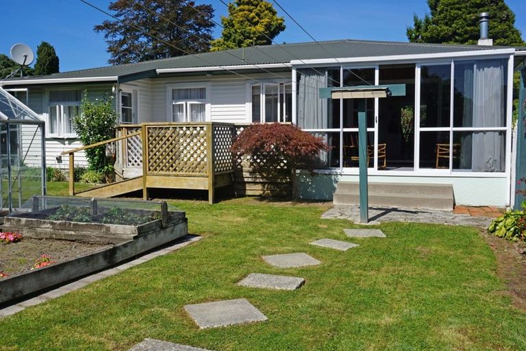 Photo of property in 24 Avenue North Road, Levin, 5510