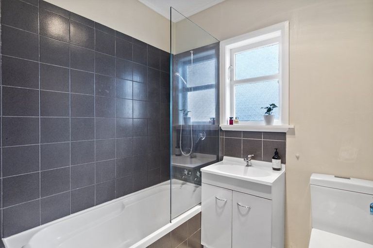 Photo of property in 52 Storey Avenue, Forest Lake, Hamilton, 3200