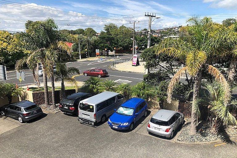 Photo of property in 11/1 Hillcrest Avenue, Hillcrest, Auckland, 0627