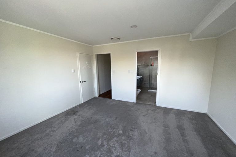 Photo of property in 47 Lysander Crescent, Beach Haven, Auckland, 0626
