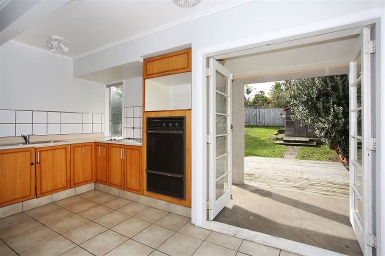 Photo of property in 16 Station Road, Pukekohe, 2120