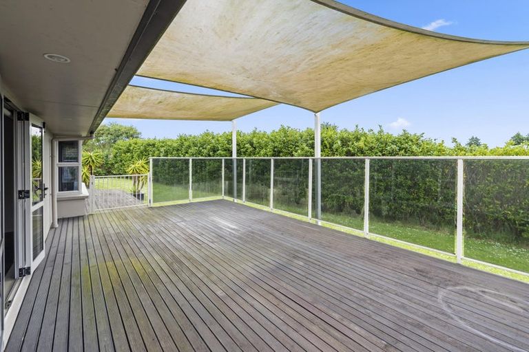 Photo of property in 27 Johnstone Drive, Fitzherbert, Palmerston North, 4410