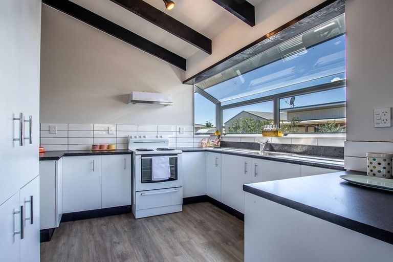 Photo of property in 13 Rutherford Drive, Waikanae Beach, Waikanae, 5036