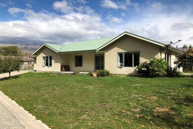 Photo of property in 10 Alexander Place, Arrowtown, 9302