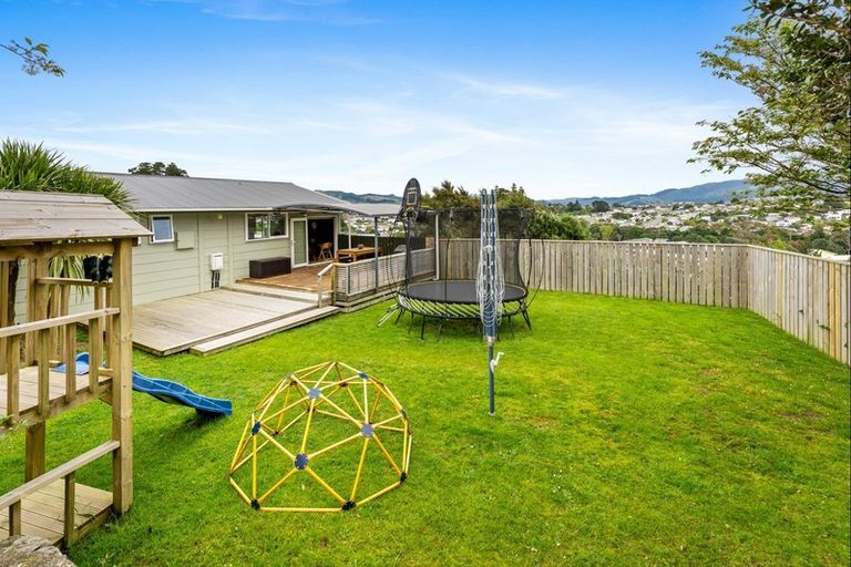 Photo of property in 6 Gaff Place, Whitby, Porirua, 5024