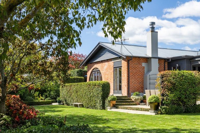 Photo of property in 2 Greenwood Road, Havelock North, 4130