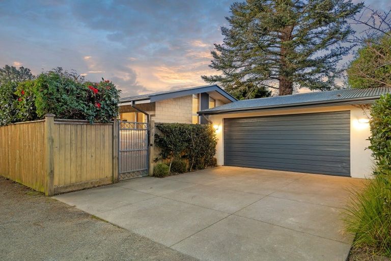 Photo of property in 394 Cashmere Road, Westmorland, Christchurch, 8025