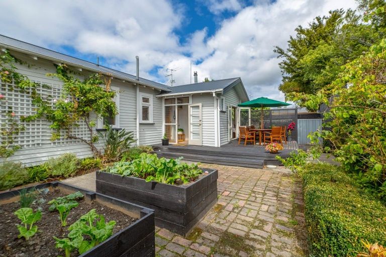 Photo of property in 45 Cambridge Terrace, Masterton, 5810