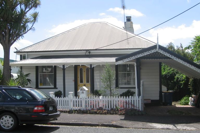 Photo of property in 28 Church Street, Devonport, Auckland, 0624