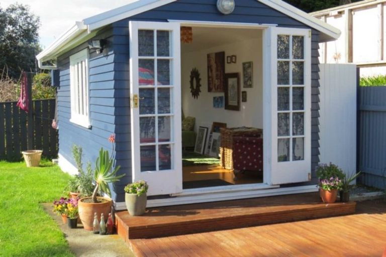 Photo of property in 9 Kaitawa Street, Waikanae Beach, Waikanae, 5036