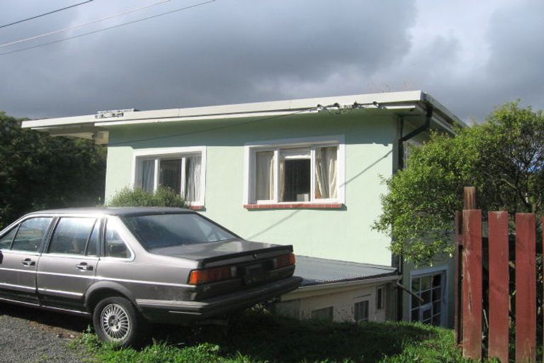 Photo of property in 16 Glenside Road, Glenside, Wellington, 6037