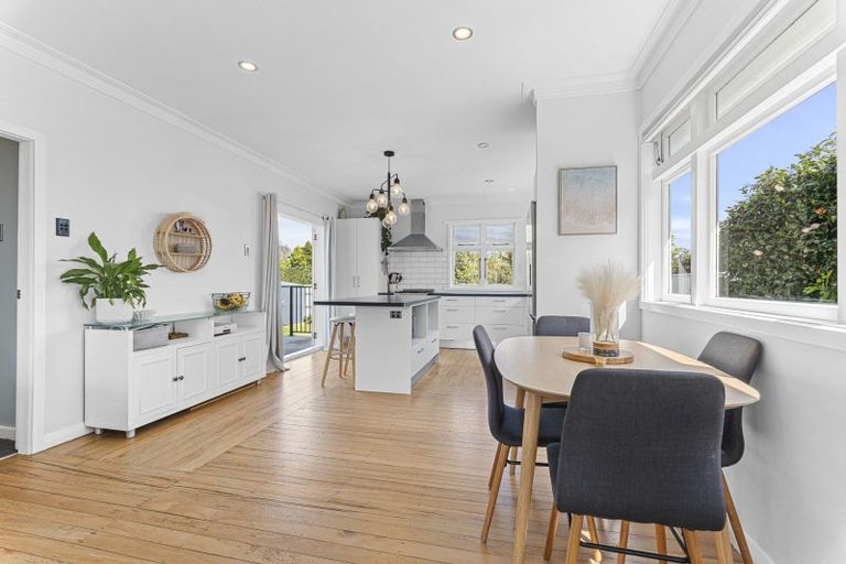Photo of property in 130 Seaview Road, Westown, New Plymouth, 4310