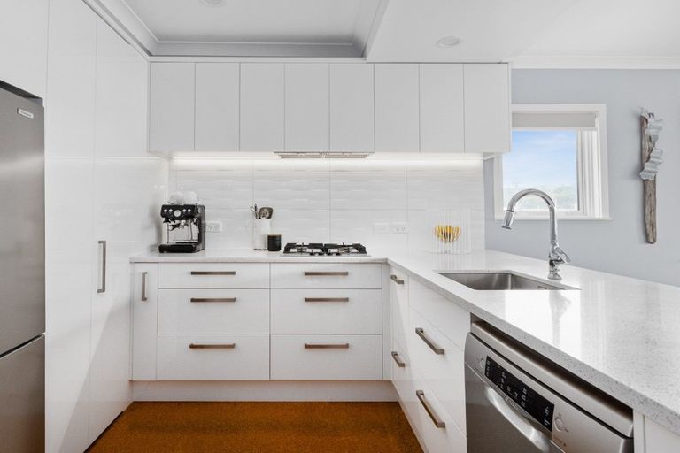 Photo of property in 17 Meeanee Quay, Westshore, Napier, 4110