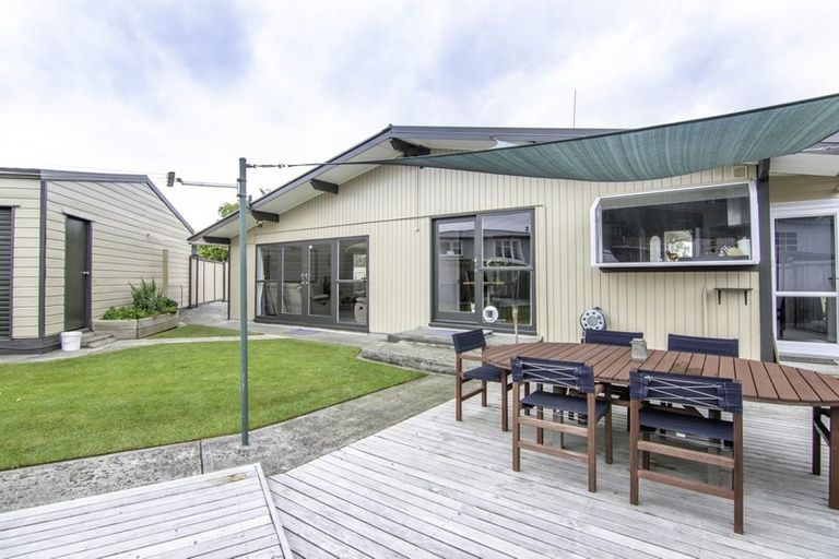 Photo of property in 2 Newcastle Street, Hokowhitu, Palmerston North, 4410