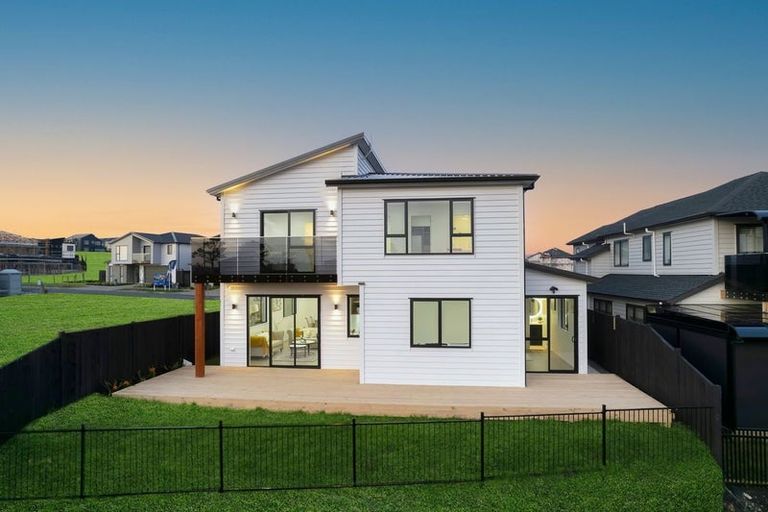 Photo of property in 11 Seagreen Avenue, Rosehill, Papakura, 2113