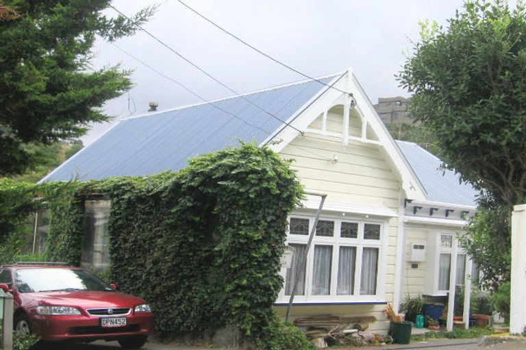 Photo of property in 106 Houghton Bay Road, Houghton Bay, Wellington, 6023