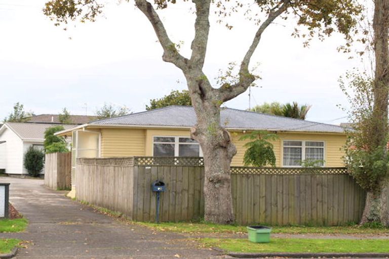 Photo of property in 2/90 Howe Street, Howick, Auckland, 2014