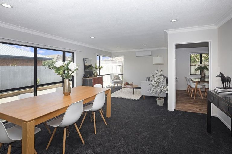 Photo of property in 122b Yaldhurst Road, Sockburn, Christchurch, 8042