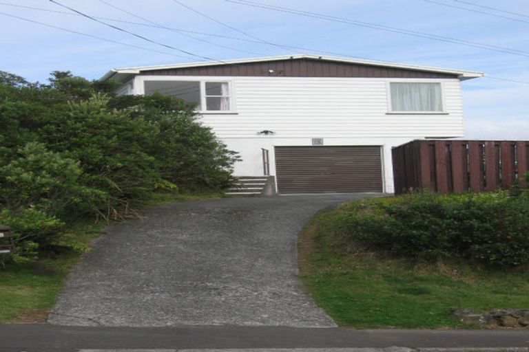 Photo of property in 21 Brooker Grove, Newlands, Wellington, 6037