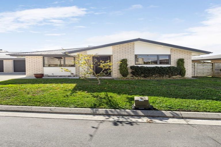 Photo of property in 51 Shrule Place, Huntington, Hamilton, 3210