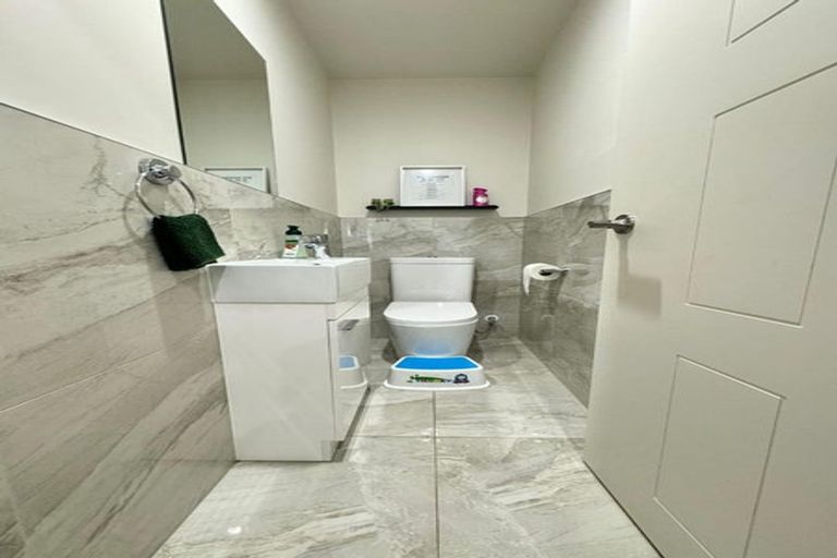 Photo of property in 8 Pakaraka Drive, Papakura, 2110