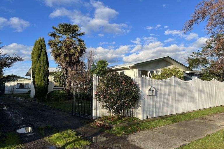 Photo of property in 27 Acacia Street, Kelvin Grove, Palmerston North, 4414