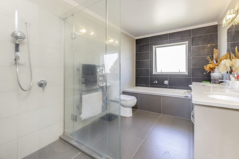 Photo of property in 11 Henriette Place, The Gardens, Auckland, 2105