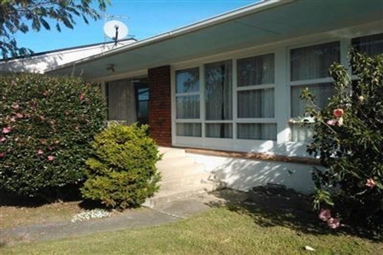 Photo of property in 2/11 Onepoto Road, Hauraki, Auckland, 0622