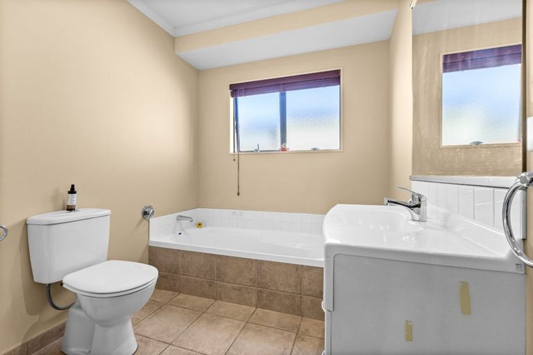 Photo of property in 9a Oxford Street, Taradale, Napier, 4112