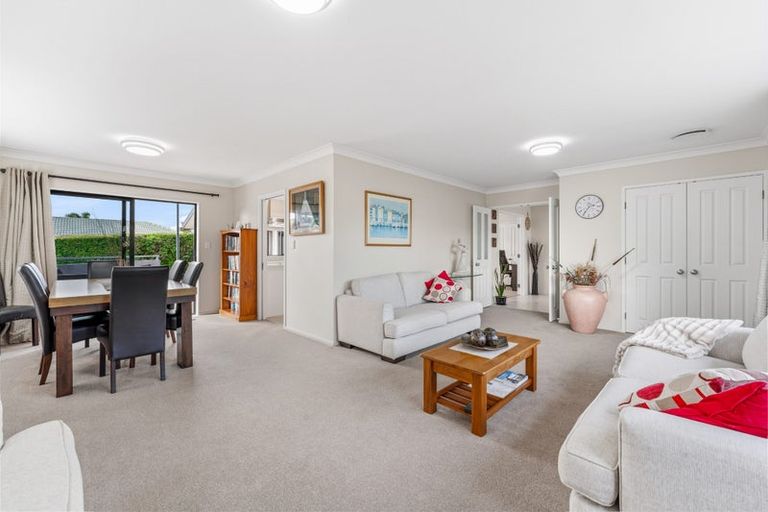 Photo of property in 72 Marina View Drive, West Harbour, Auckland, 0618