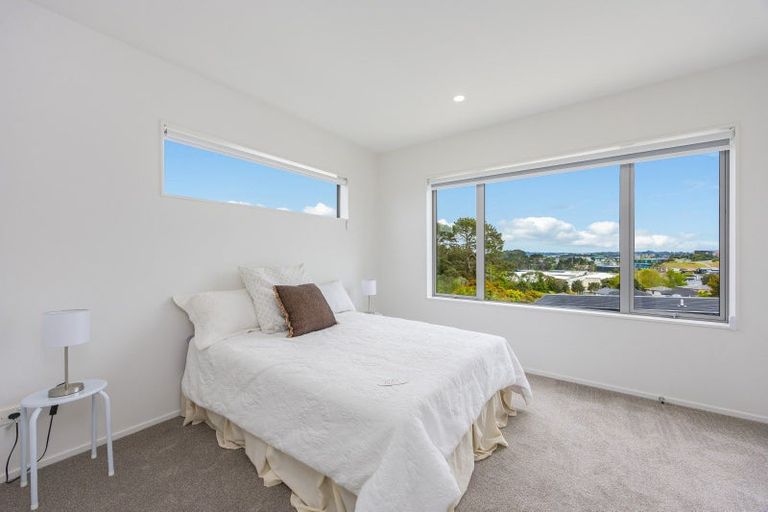 Photo of property in 298a Sunset Road, Windsor Park, Auckland, 0632