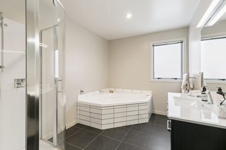 Photo of property in 18 Cosgrove Rise, Riverstone Terraces, Upper Hutt, 5018