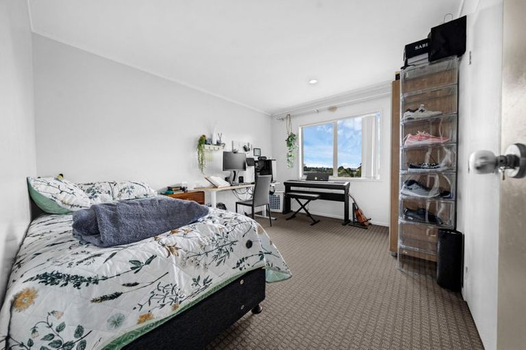 Photo of property in 2 Talmar Place, Massey, Auckland, 0614