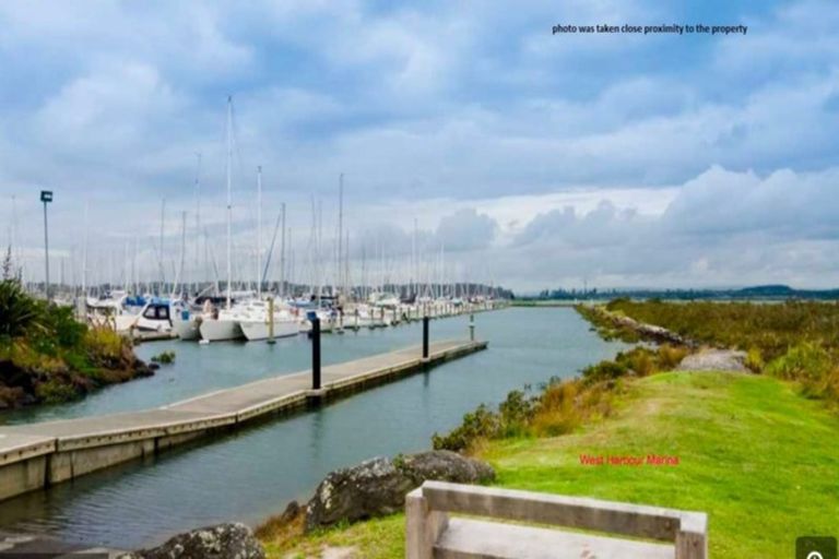 Photo of property in 11l Clearwater Cove, West Harbour, Auckland, 0618