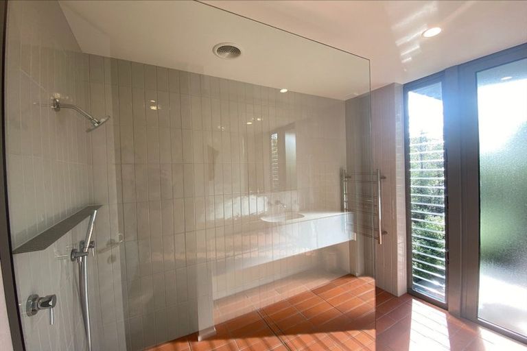 Photo of property in 16a Cornwall Street, Picton, 7220