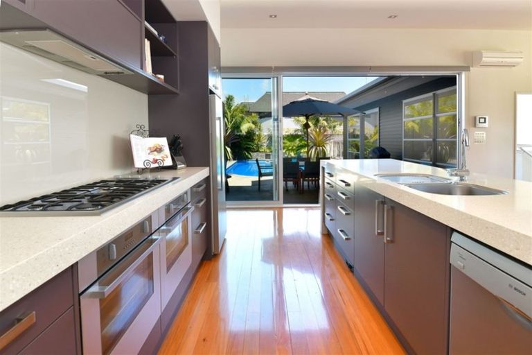 Photo of property in 9a Brown Street, Manly, Whangaparaoa, 0930