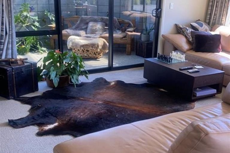 Photo of property in 3a Marchant Place, Westown, New Plymouth, 4310