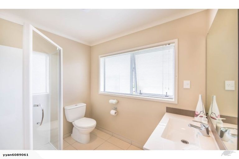 Photo of property in 15 Saltwood Street, Red Beach, 0932