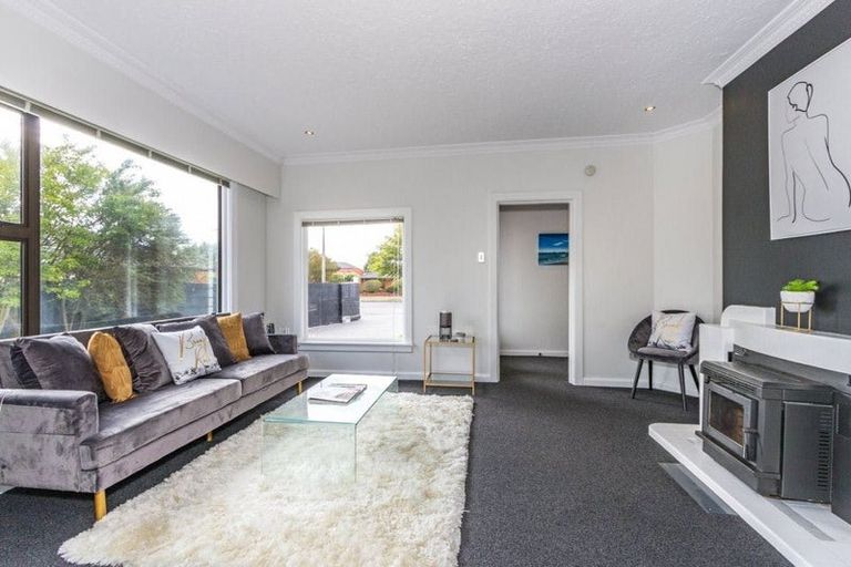 Photo of property in 215 Main North Road, Redwood, Christchurch, 8051