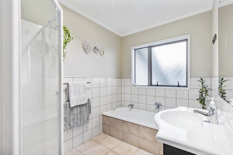 Photo of property in 30 Twomey Drive, Pukekohe, 2120