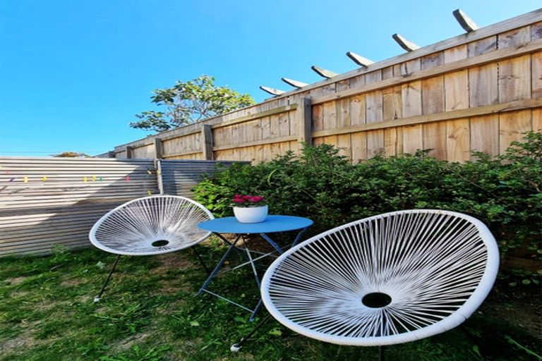 Photo of property in 9/20 Trent Street, Island Bay, Wellington, 6023