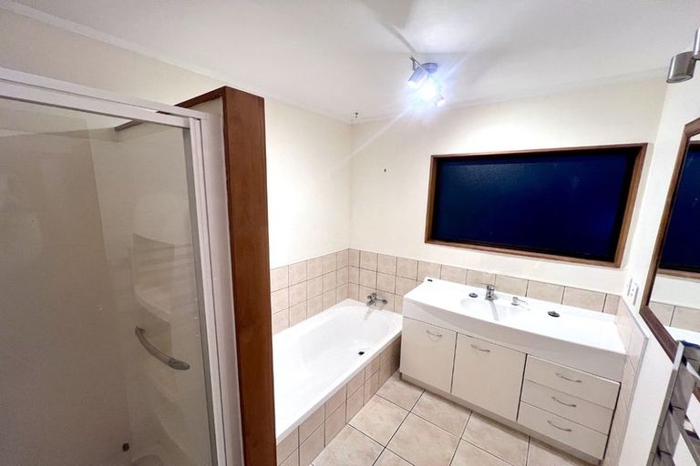 Photo of property in 1 Elgin Place, Red Beach, 0932